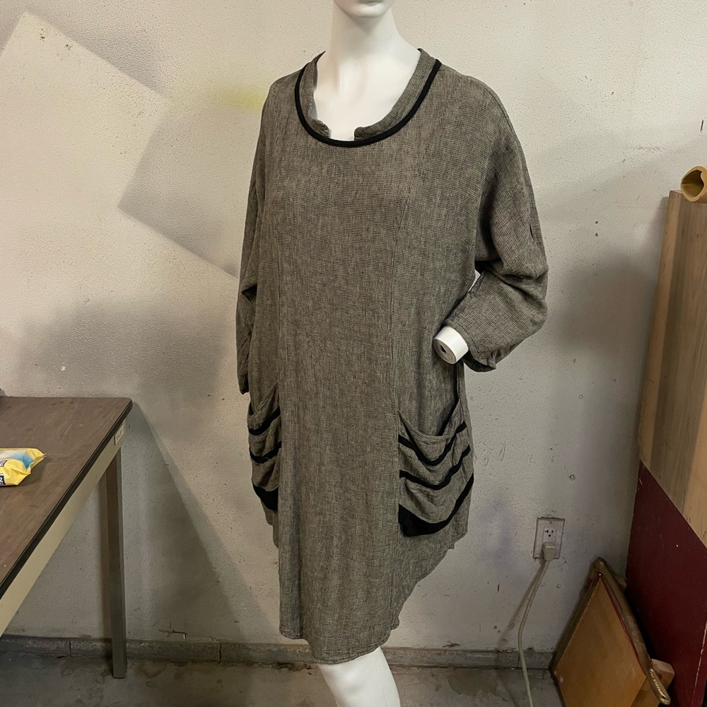 Khangura pocket dress.